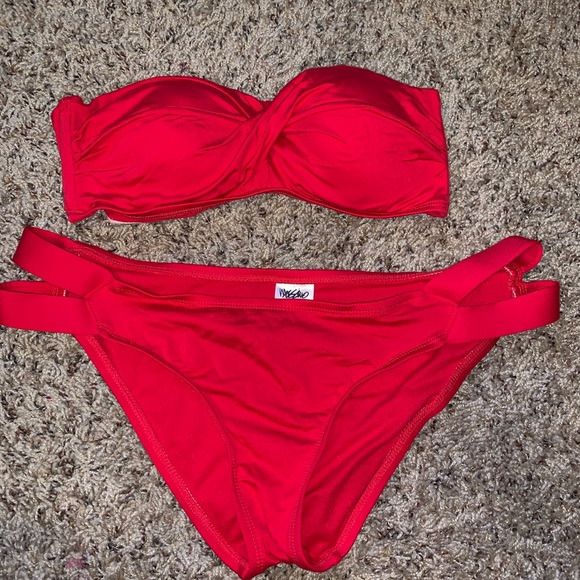 Bathing suit - Picture 1 of 2